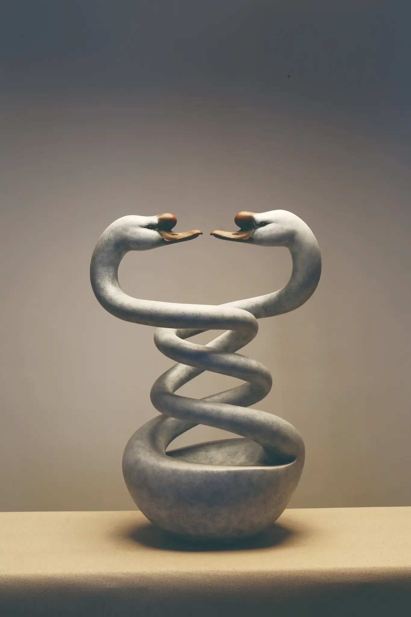 2017년 청동 조각, 50 × 30 × 70 cm(19.7 × 11.8 × 27.6인치).