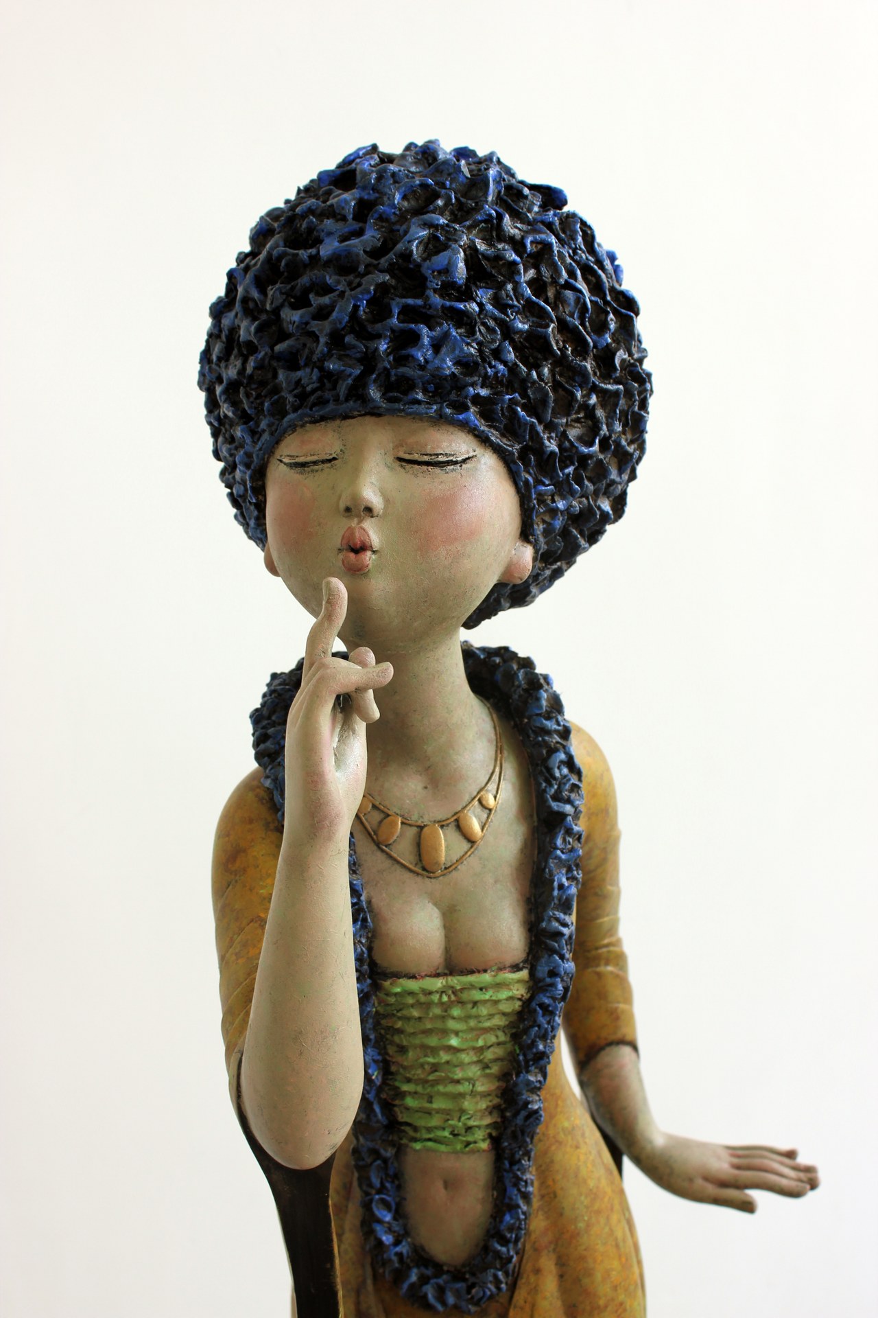 〈A story from spring〉, 2014년, 착색 청동, 110 × 33 × 45 cm(43.3 × 13.0 × 17.7 inch).