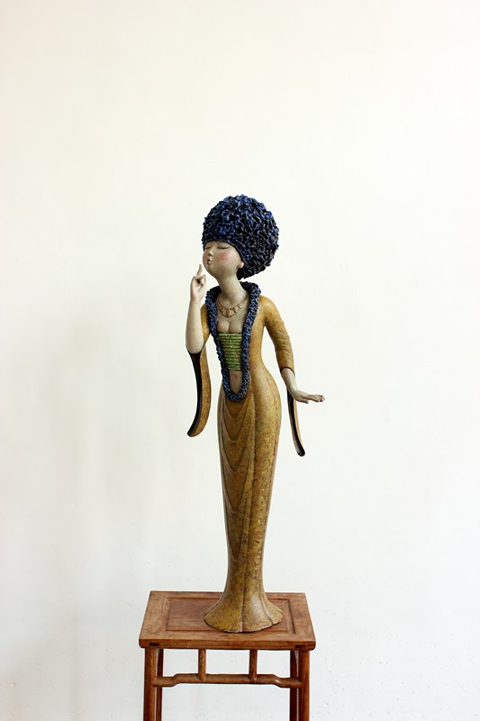 〈A story from spring〉, 2014년, 착색 청동, 110 × 33 × 45 cm(43.3 × 13.0 × 17.7 inch).