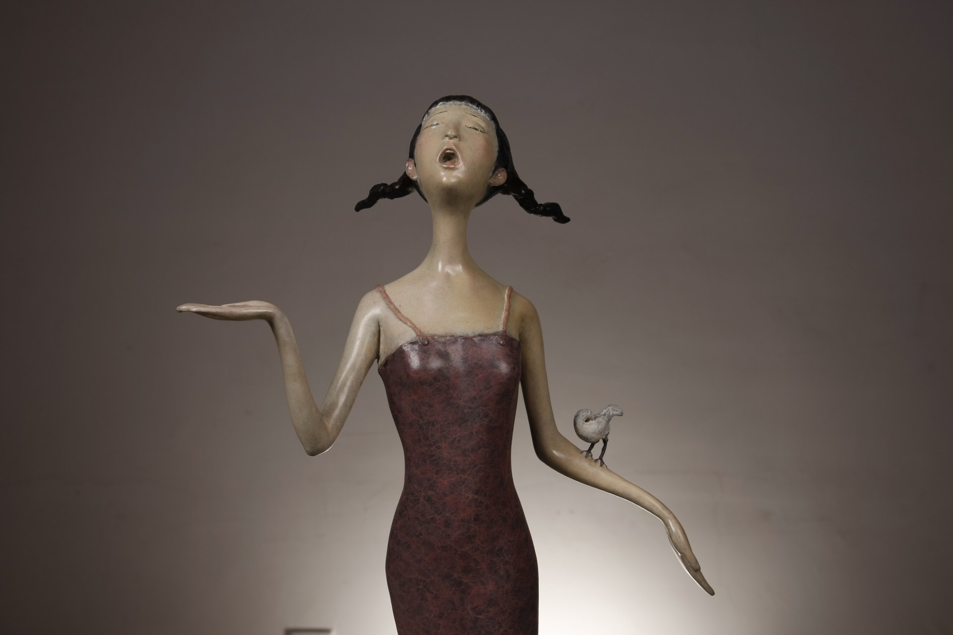 《恋空》，2011年，青铜着色，60 × 30 × 35 cm（23.6 × 11.8 × 13.8英寸）。