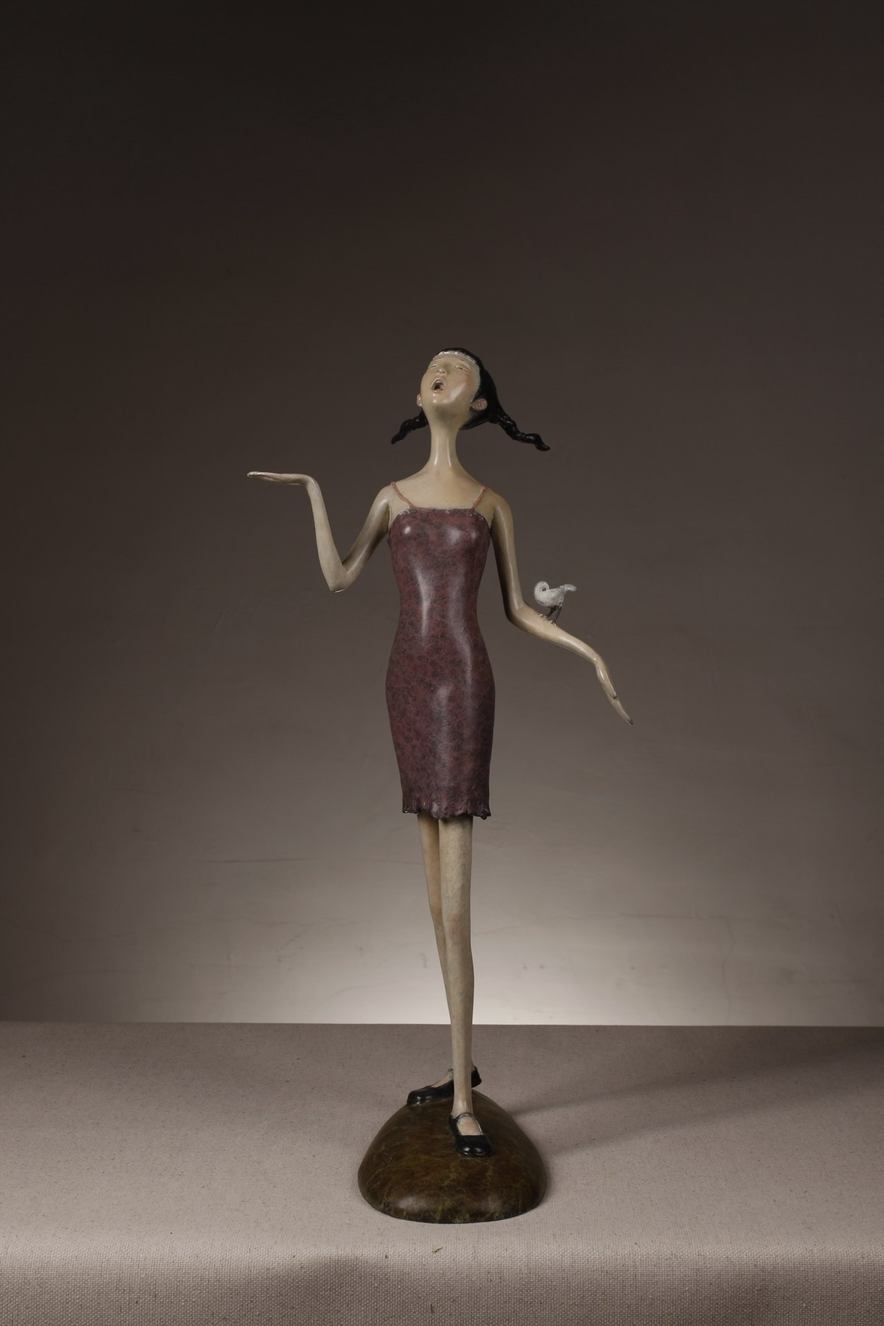 〈Love emptiness〉, 2011년, 착색 청동, 60 × 30 × 35 cm(23.6 × 11.8 × 13.8 inch).