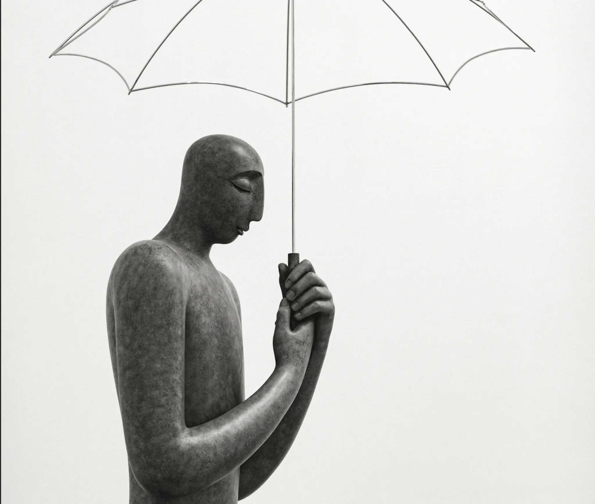Sculpture de Fang Xu intitulée « Parapluie », réalisée en 2020 en fibre de verre peinte et mesurant 80 × 60 × 360 cm.