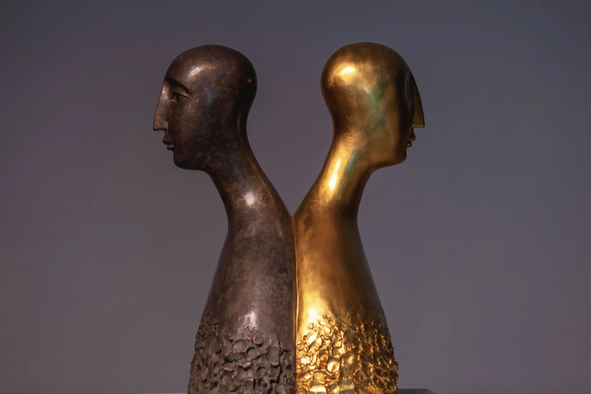 Deux moitiés, Fang Xu, 2019, bronze à la feuille d’or, 46 × 46 × 59 cm.