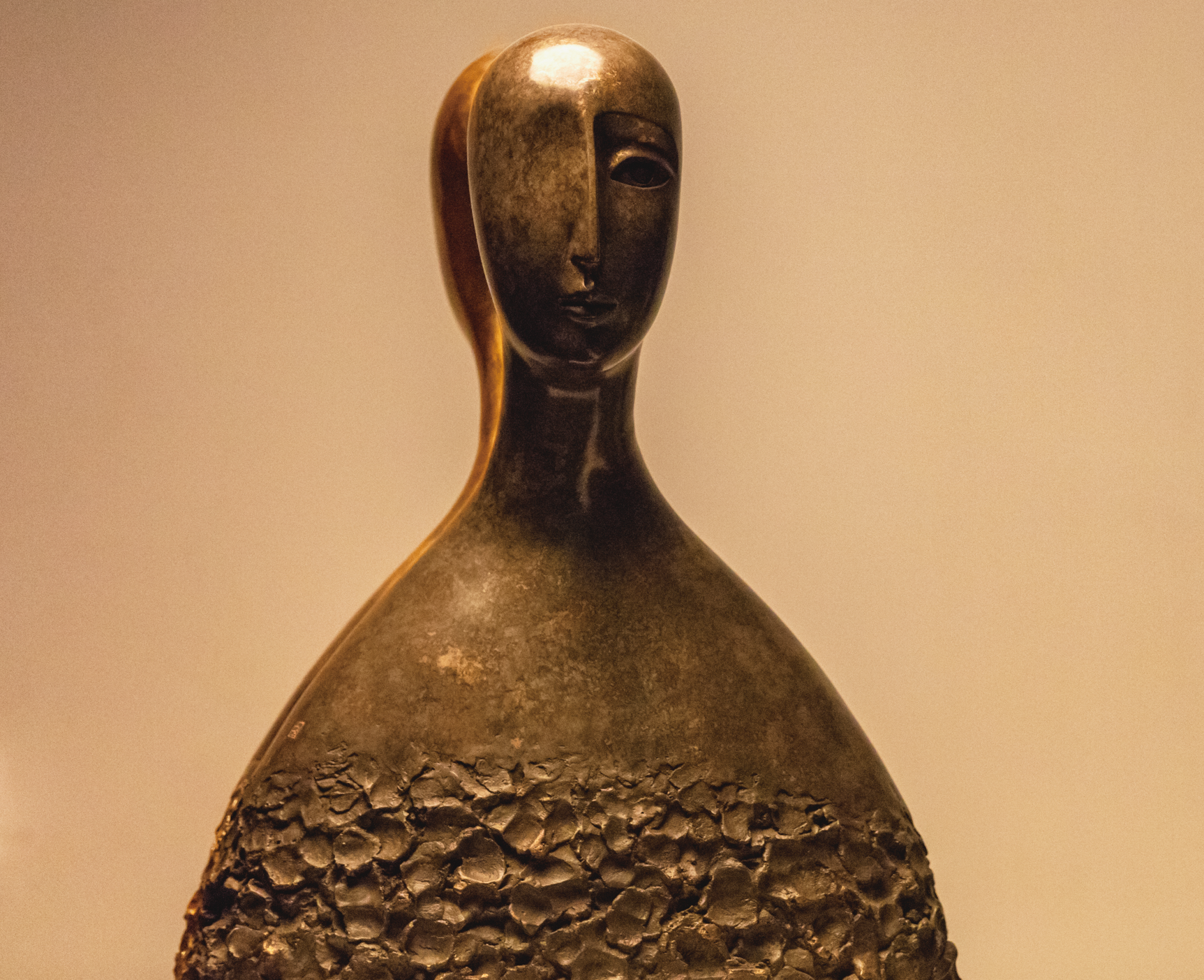 Deux moitiés, Fang Xu, 2019, bronze à la feuille d’or, 46 × 46 × 59 cm.